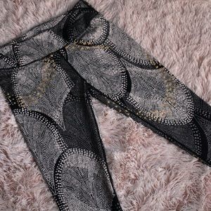 Fabletics Printed Crop Leggings